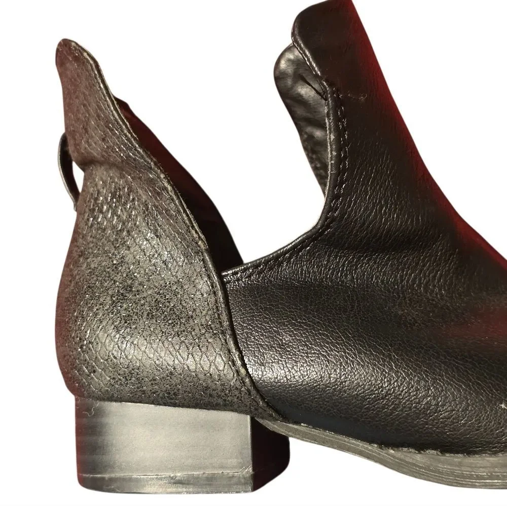 Volatile comfortable black